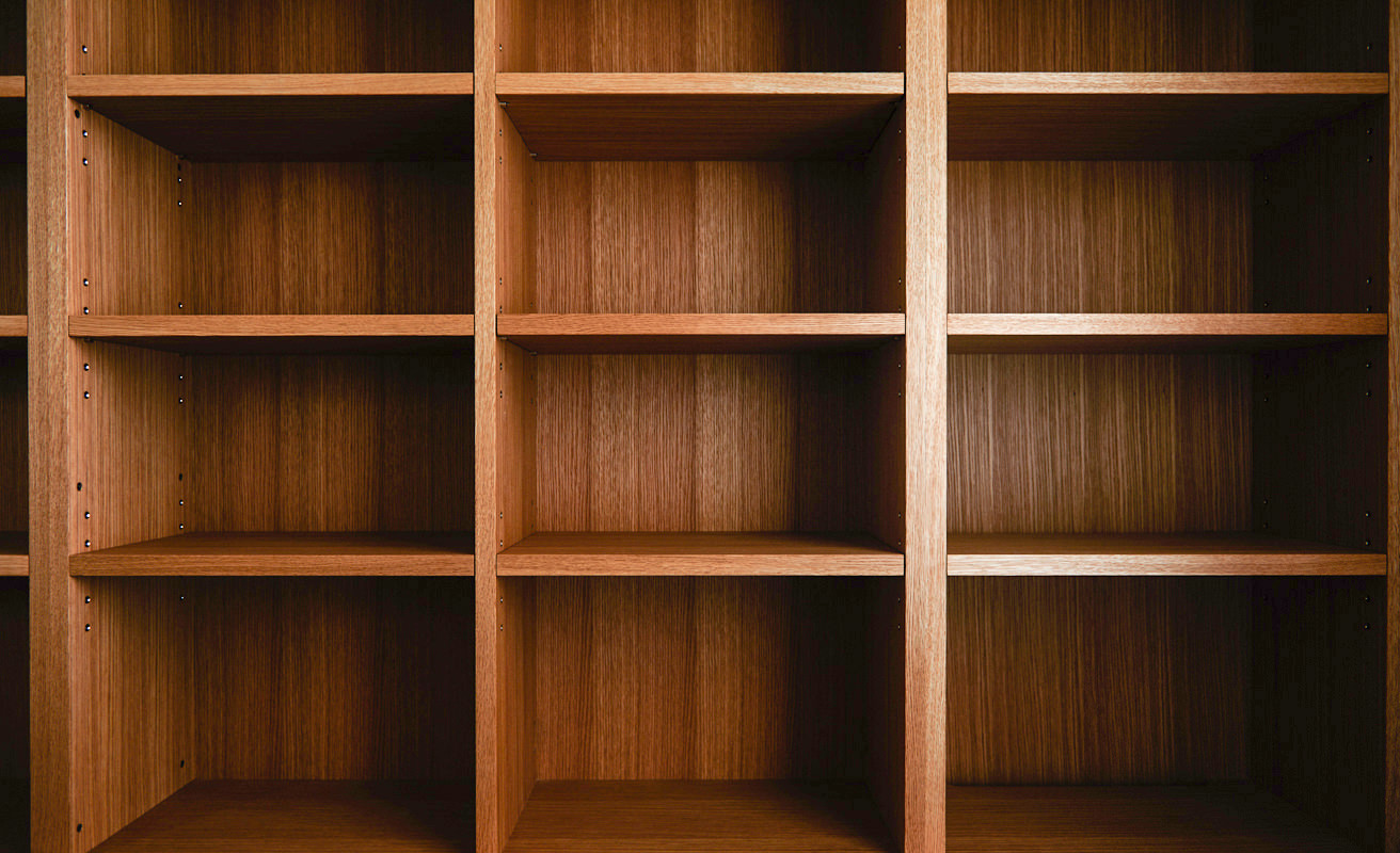 気に入った本の背表紙が図書館のように並ぶ