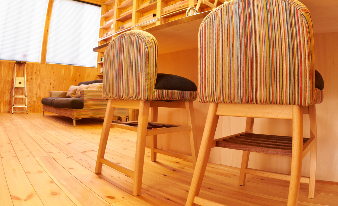 今回オーダーいただいたカウンタースツール