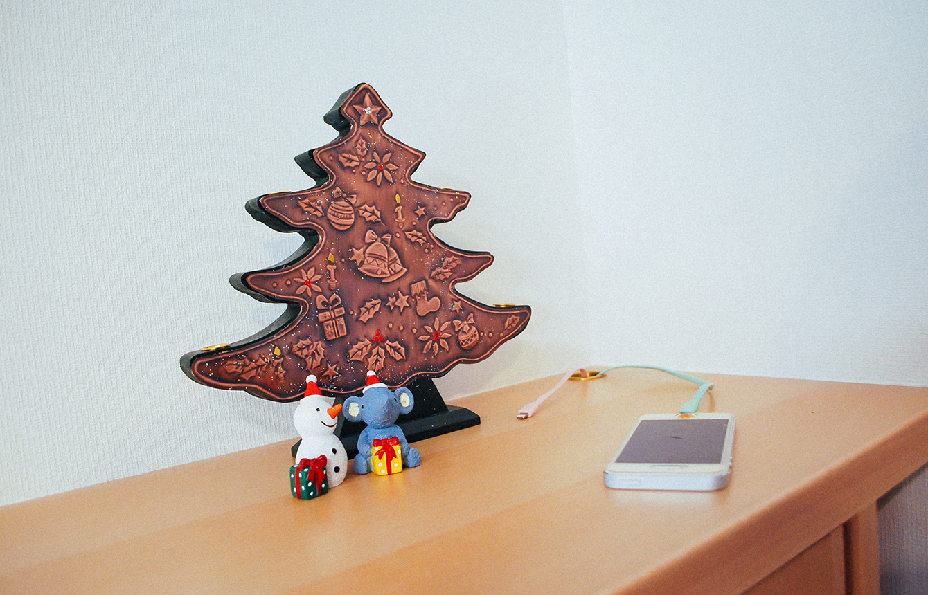 充電ケーブル用の穴を設置するなど様々な工夫が施されている