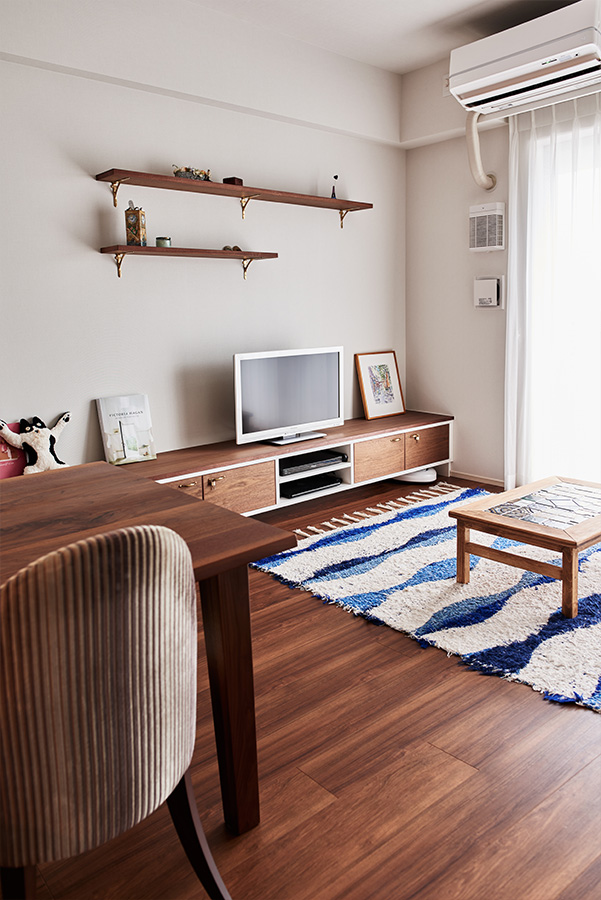 ラグなどのインテリアの雰囲気も地中海風に