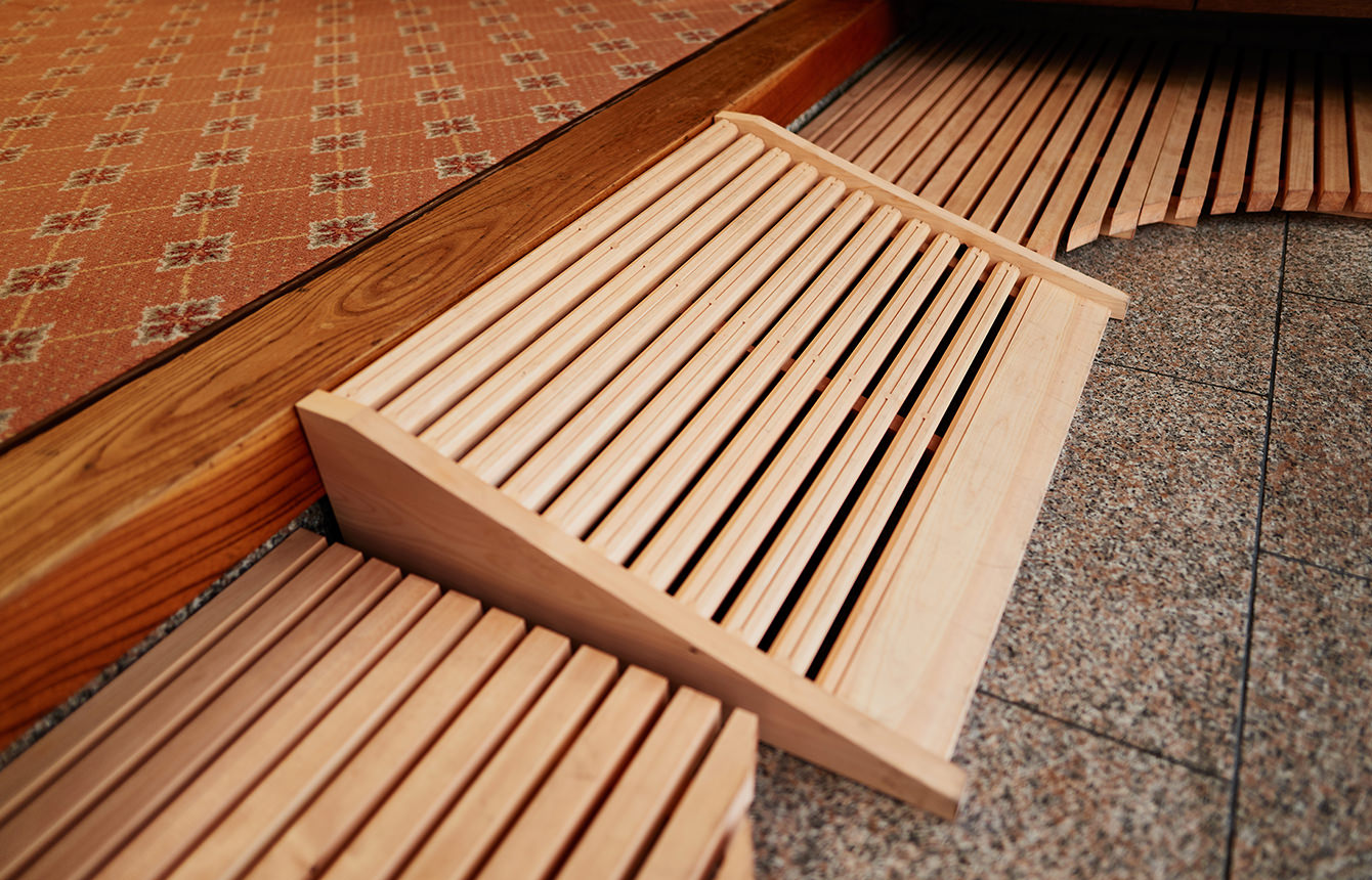 ヒノキ材をつかったスノコとスロープ