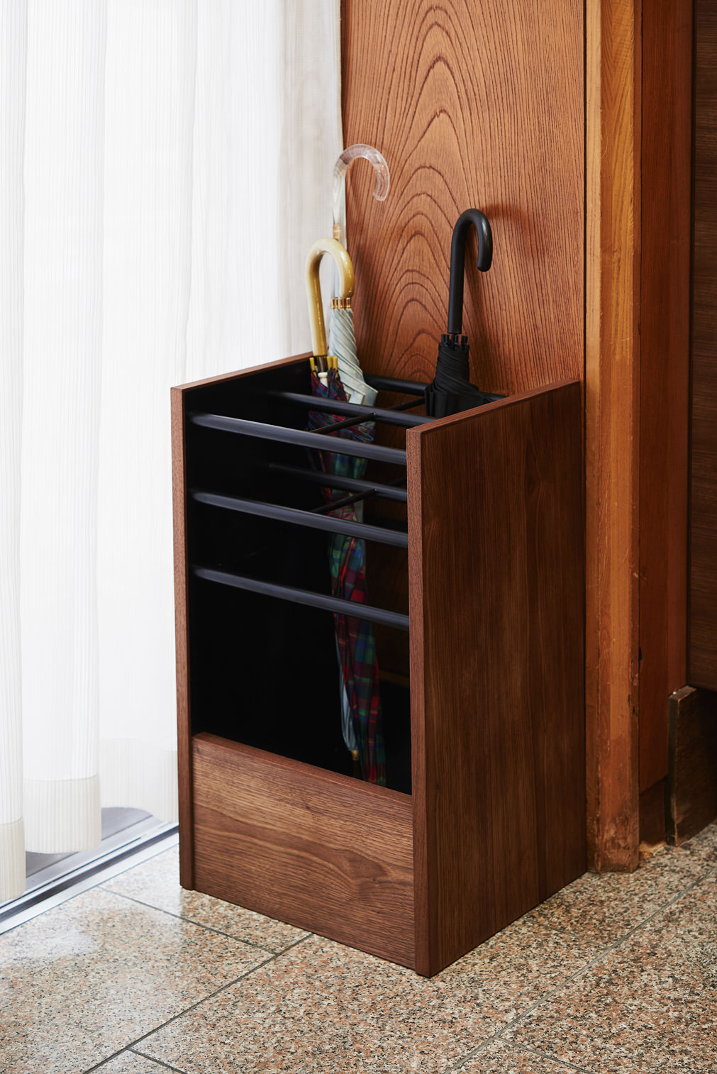 ウォールナット材を使った傘立て